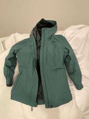 Size S - Marmot women’s Minimalist Component 3-in-1 Jacket (retail 350)